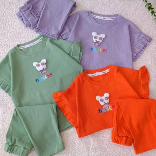 Girls' t-shirts and shorts from sizes 35 to 50