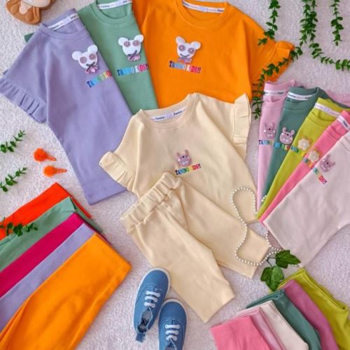 Girls' t-shirts and shorts from sizes 35 to 50