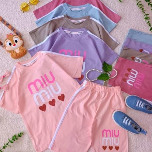 Girls' t-shirts and shorts from sizes 45 to 60