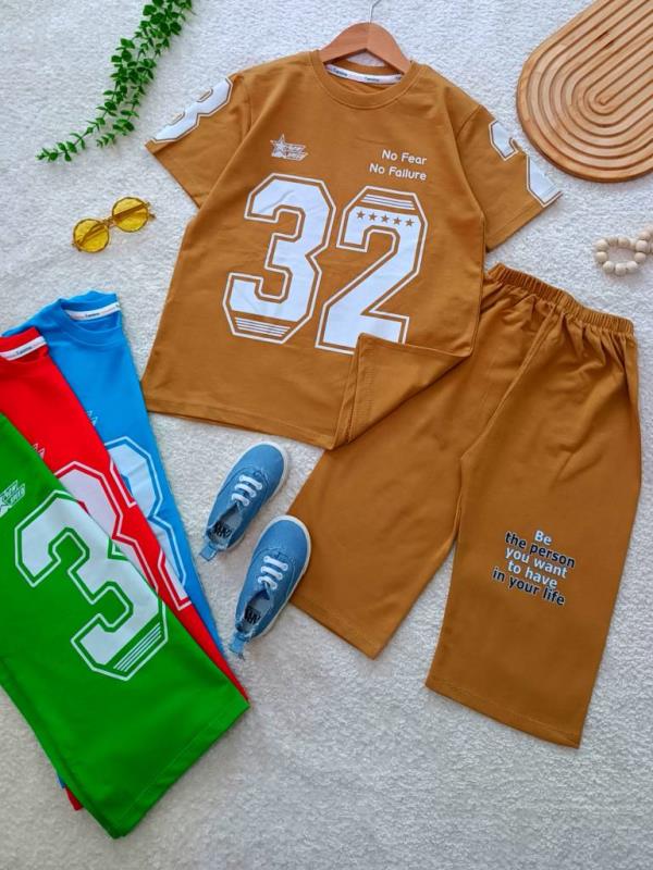 Boys' T-shirt and shorts, sizes 55 to 65 (3) Boys' T-shirt and shorts, sizes 55 to 65