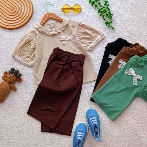 Girls' T-shirt and shorts, sizes 40 to 60