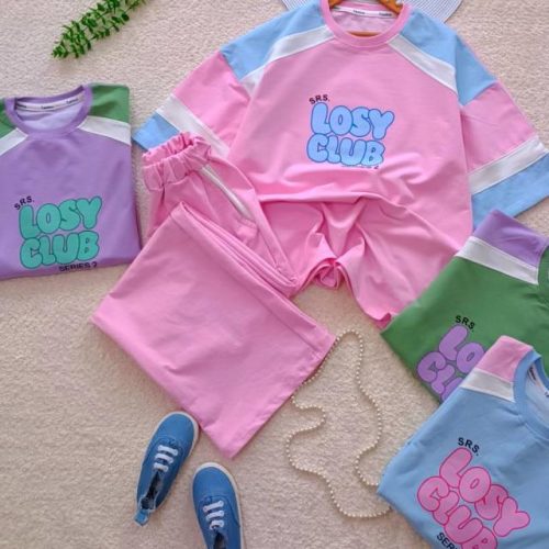 Girls' and women's T-shirt and shorts sets, sizes 60 to 70