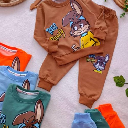 Girls' and boys' tops and trousers, sizes 35 to 50