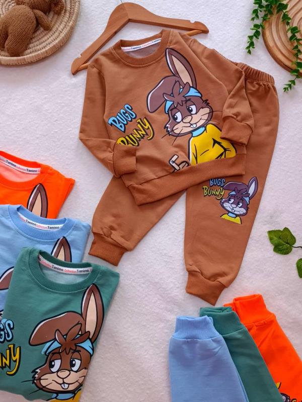 Girls' and boys' tops and trousers, sizes 35 to 50 (3) Girls' and boys' tops and trousers, sizes 35 to 50