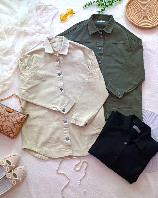 Girls' and women's blouses, ranging from age 13 up to size 42 (22)