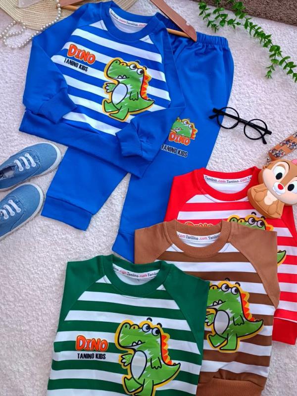 Boys' blouse and trousers, ages 1 to 5 years (1) Boys' blouse and trousers, ages 1 to 5 years