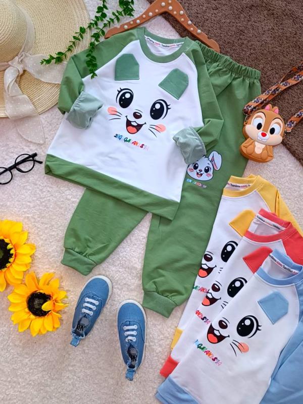 Girls' and boys' tops and trousers, ages 4 to 7 (9) Girls' and boys' tops and trousers, ages 4 to 7