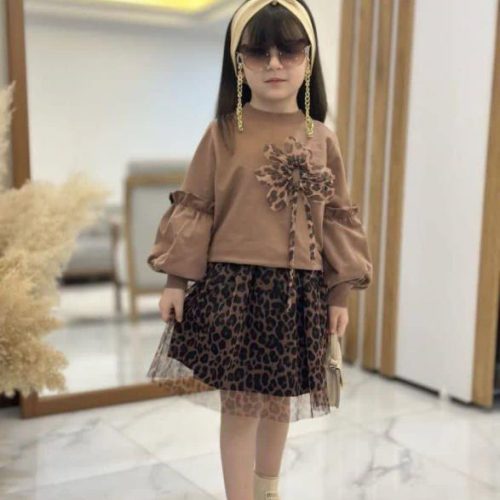 Girls' blouse and skirt, sizes 40 to 60