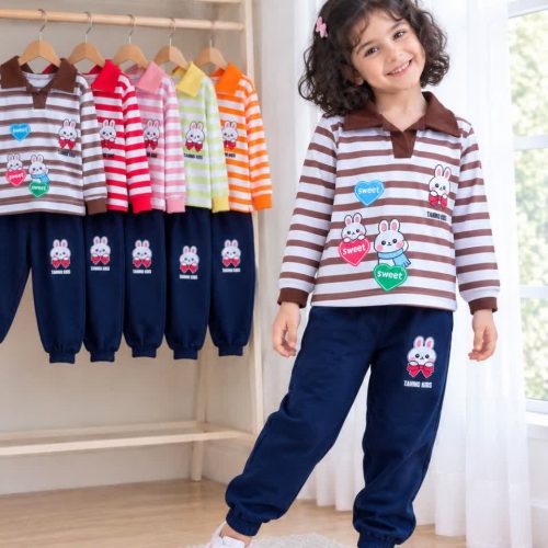Girls' blouse and trousers, ages 4 to 7