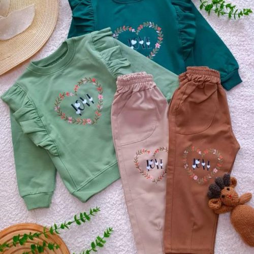 Girls' blouse and trousers, sizes 35 to 60