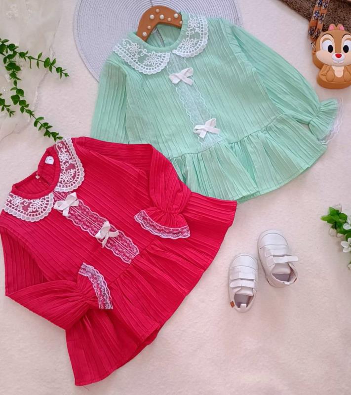 Girls' blouse, sizes 45 to 60 (6)