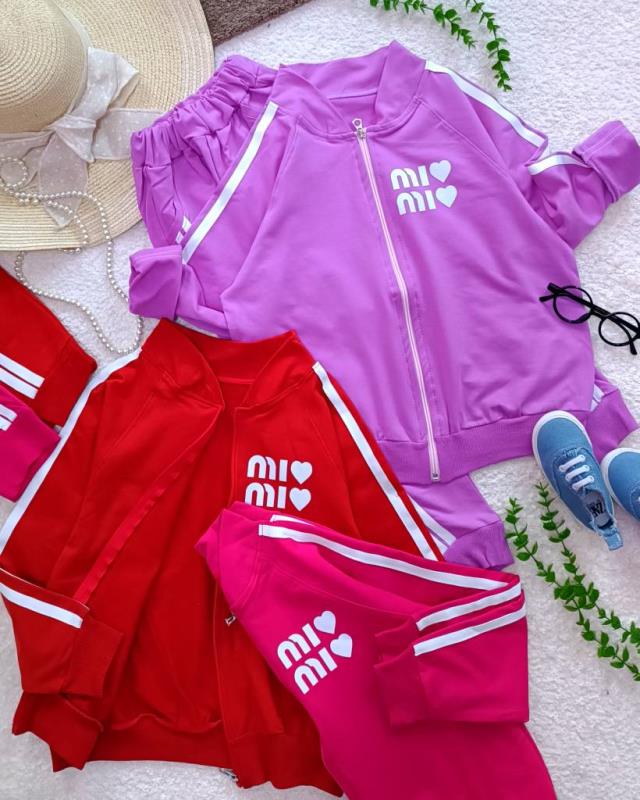 Girls' sweatshirt and trousers, sizes 50 to 60 (7) Girls' sweatshirt and trousers, sizes 50 to 60