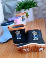Boots for girls and boys, ages 10 to 18