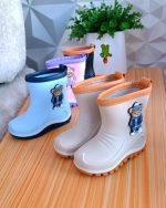 Boots for girls and boys, ages 10 to 18