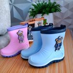 Boots for girls and boys, ages 10 to 18