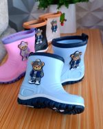 Boots for girls and boys, ages 10 to 18