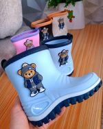 Boots for girls and boys, ages 10 to 18