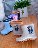 Boots for girls and boys, ages 10 to 18