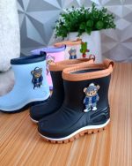 Boots for girls and boys, ages 10 to 18