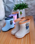 Boots for girls and boys, ages 10 to 18