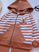 Girls' and boys' sweatshirts and trousers, sizes 35 to 50.