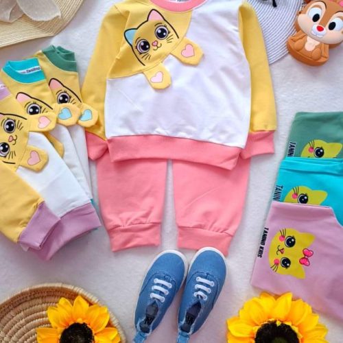 Girls' blouse and trousers, sizes 35 to 45