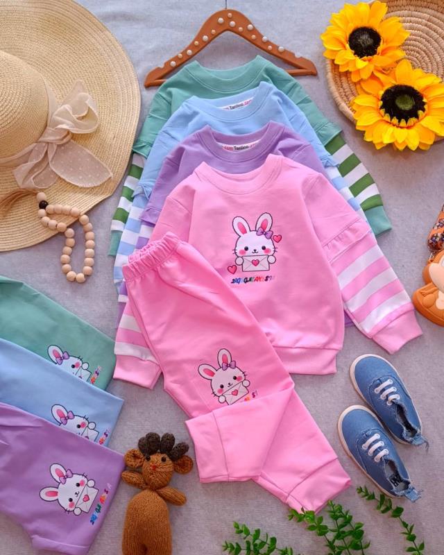Girls' blouse and trousers, sizes 35 to 50 (1)