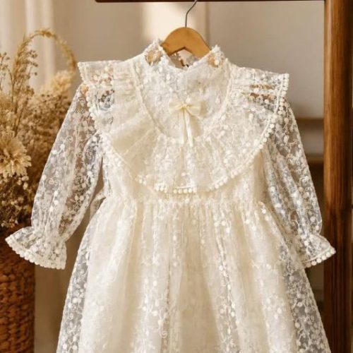 Girls' dress, sizes 40 to 55